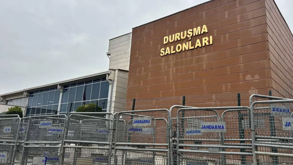 İBB Davasında Sanık Savunmaları Sürerken Kanser Tedavisi Gören Sanığın Yakalama Kararı Kaldırıldı