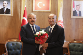 Sağlık gerekçesiyle istifa eden Bekir Bozdağ TBMM Başkanvekilliğini Yusuf Beyazıt'a devretti