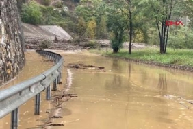 Sakarya'da sağanak nedeniyle kapanan iki mahallenin bağlantı yolunda çalışma başlatıldı