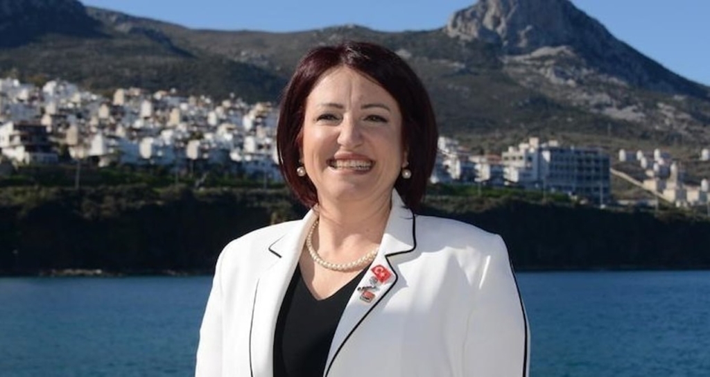 Karaburun Belediye Başkanı İlkay Girgin Erdoğan YENİ Parti'den istifa ederek bağımsız kaldı